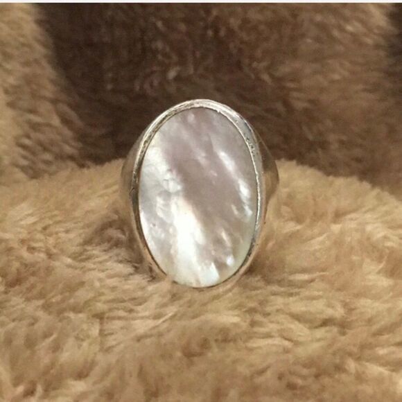 Vintage Mother of Pearl Sterling Silver Wide Band Cocktail Ring Sz 8 - Picture 8 of 8